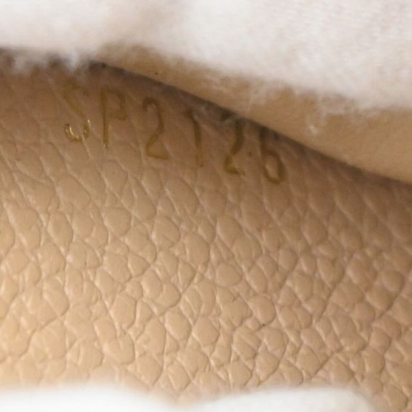 LOUIS VUITTON Clemence Wallet - Picture 6 of 15